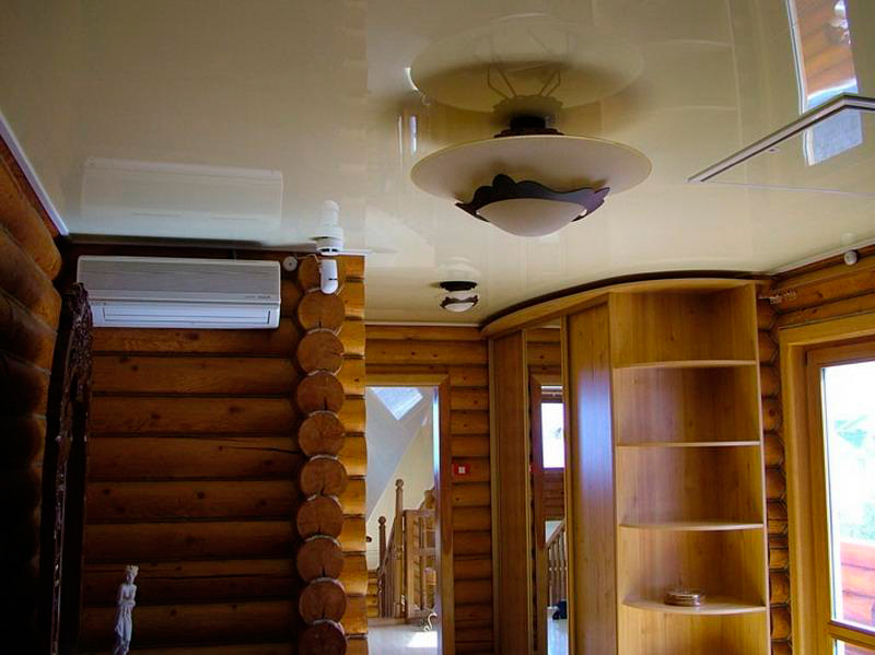 Натяжные потолки в деревянном доме.